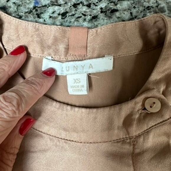 LUNYA Women's Long Sleeve Washable Silk Button Up Pajama Top XS Otium Tan - Picture 4 of 7